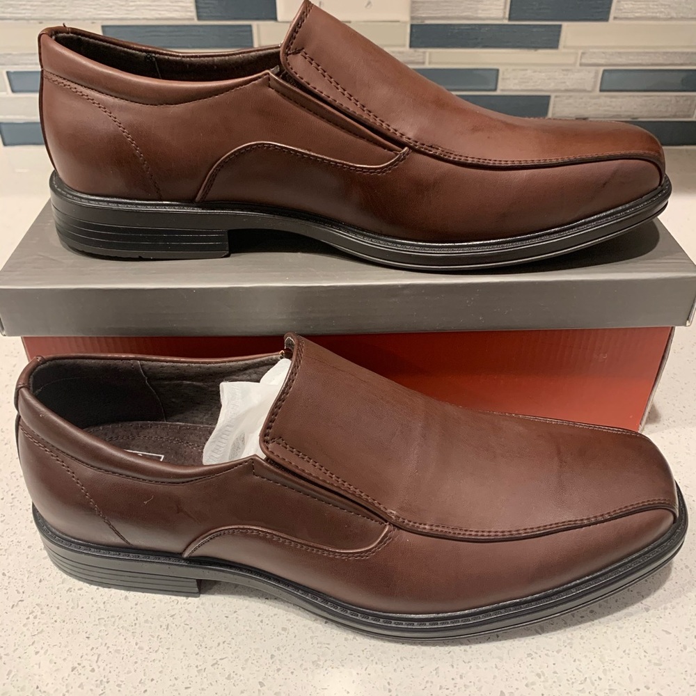 Alpine Swiss men’s leather loafers new in box